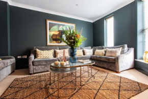 Celebration House - Sleeps 13 - Bath